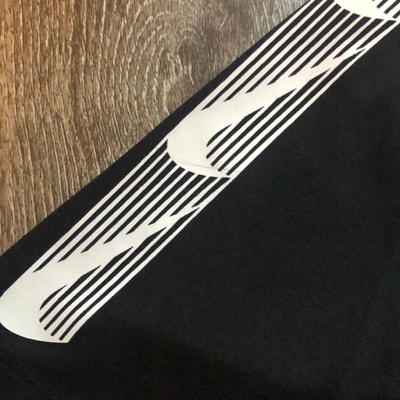 Nike dri fit women's v neck top - Picture 3 of 4